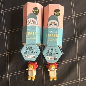 2 opened mofusand hippers